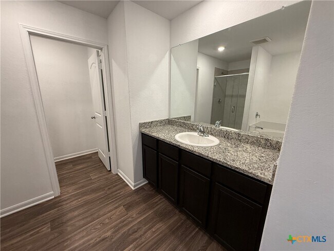 Building Photo - 761 Greenway Trl