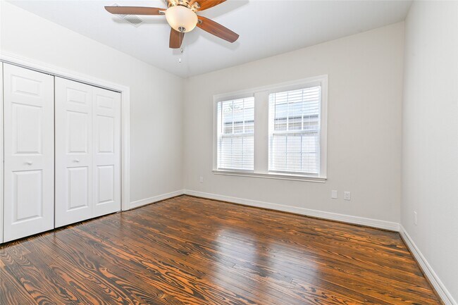 Building Photo - 1032 Walling St