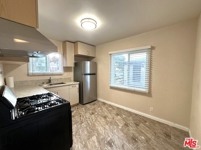 Building Photo - 2027 Euclid St