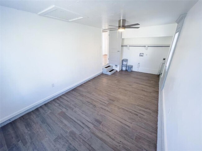 Building Photo - 2022 NW 33rd St