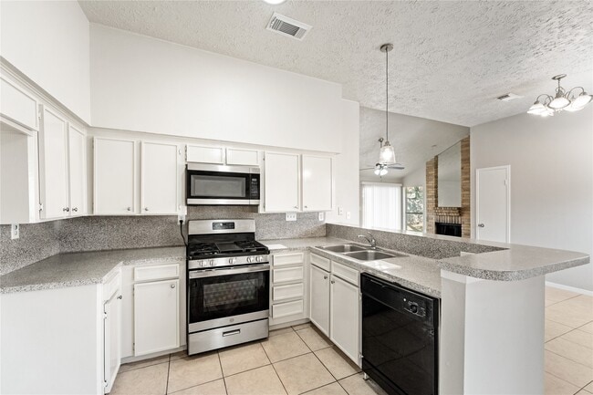 Building Photo - 10746 Staghill Dr