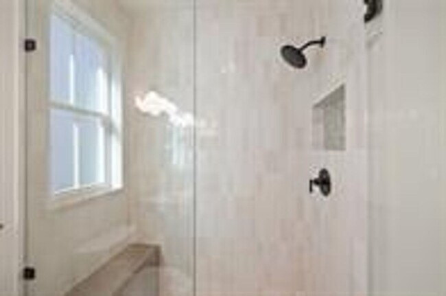 Building Photo - 4bed/2bath house on Village Greens Golf Co...