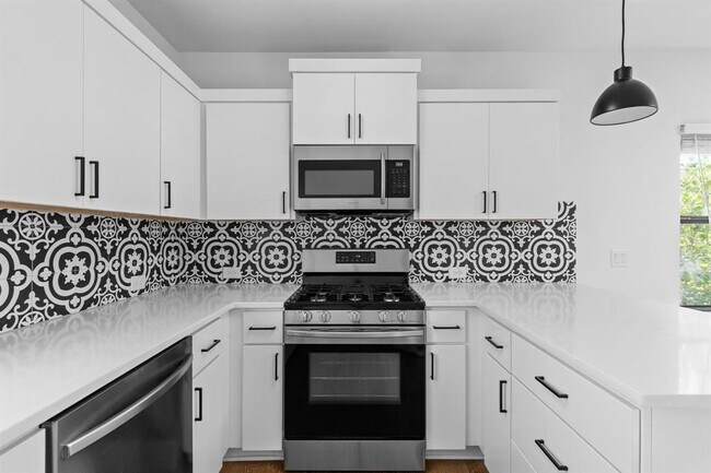 Building Photo - 1128 Chicon St