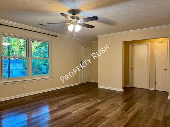 Building Photo - 1110 Fernway Cir