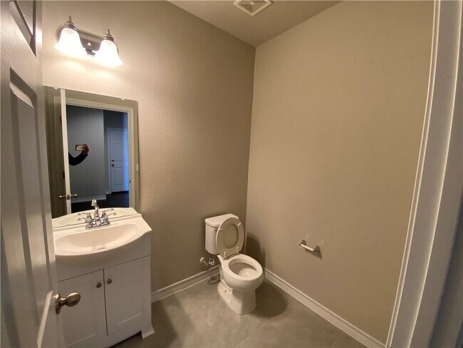 Building Photo - 5904 Daly Dr