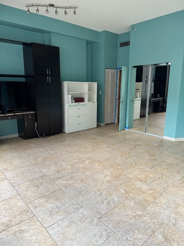 Building Photo - 1088 Bishop St