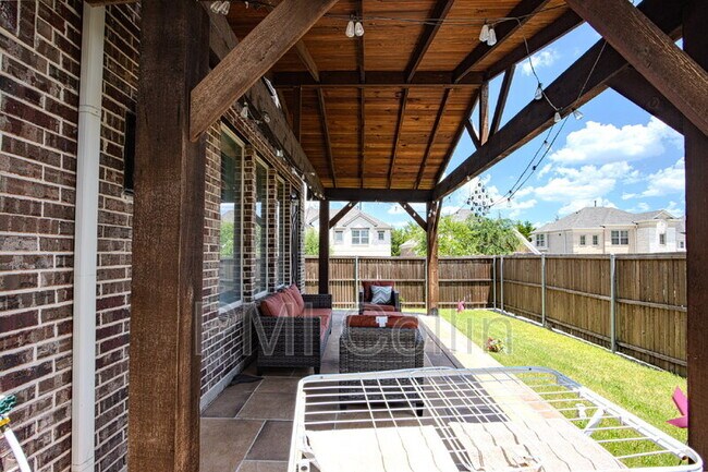 Building Photo - 8701 Fairway Ln