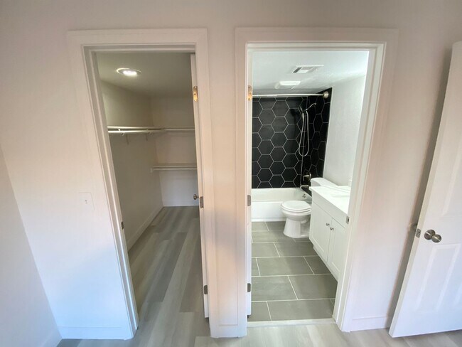 Building Photo - Delightful 2BED/2BATH Condo tucked away in a picturesque Henderson community!