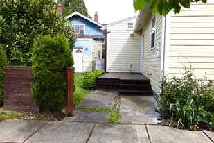 Building Photo - 712 SE 42nd Ave