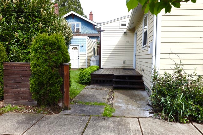 Building Photo - 712 SE 42nd Ave