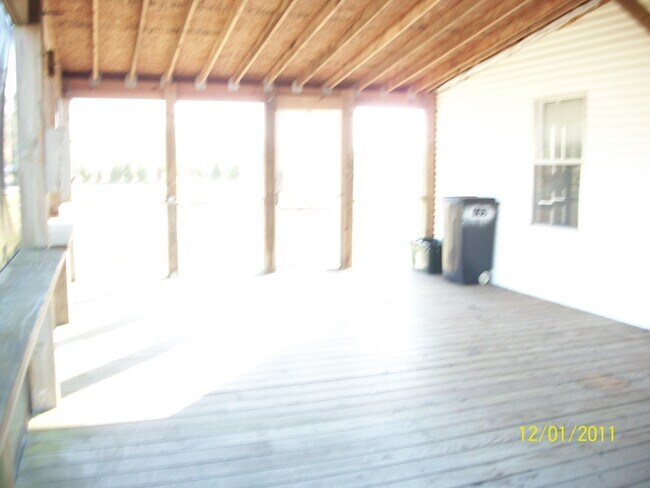 Building Photo - 3 bedroom, 2 bath, large bonus room, large covered porch, mobile home