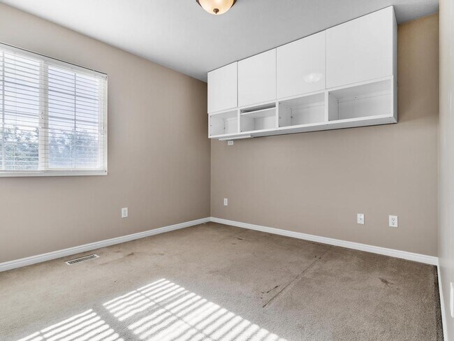 Building Photo - 6313 S Lake Fork Cir