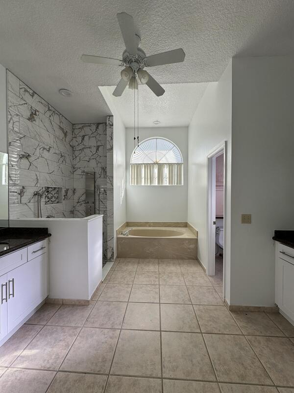 Building Photo - 664 Wyckliffe Pl