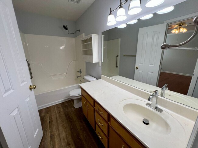 Building Photo - 3 bed, 2 Bath, Garage + Screened Back Porch, Near Cason Ln