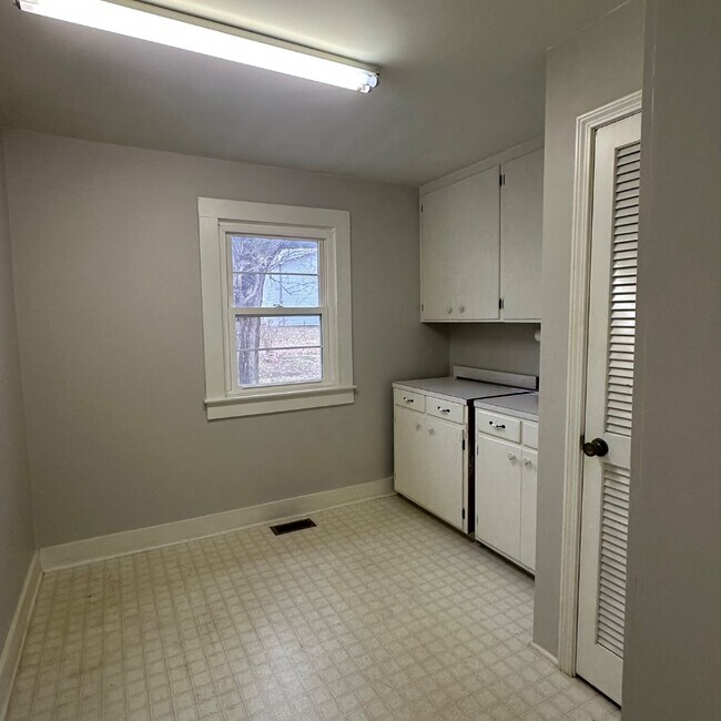 Building Photo - 271 3rd Ave SW