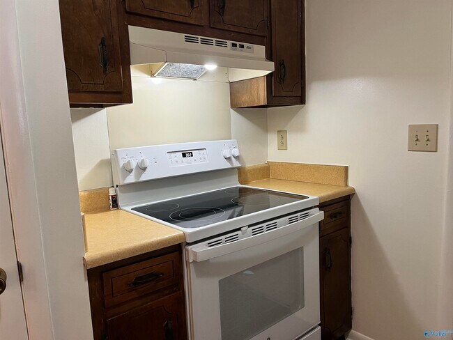 Building Photo - 9718 Wallwood Dr SE