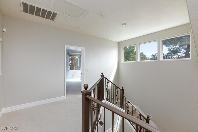 Building Photo - 8949 Diamond Falls Dr