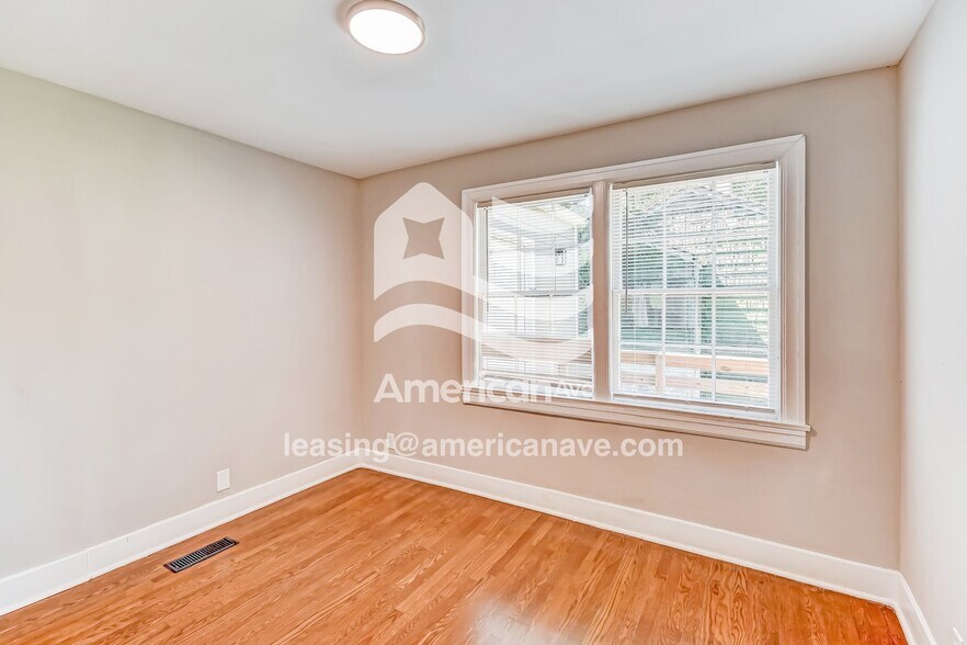 Building Photo - 715 85th St S