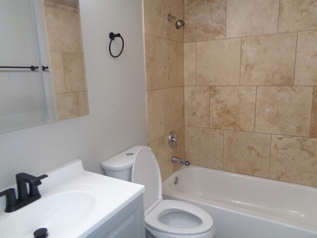 Building Photo - 9435 86th Ct