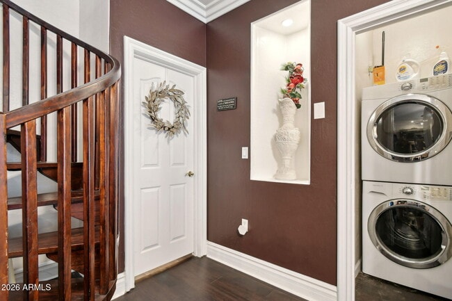 Building Photo - 2201 E Tahitian Way