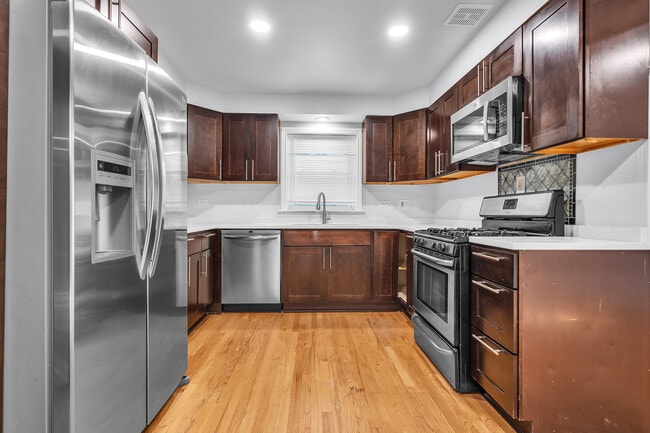 Building Photo - 6811 N Kenneth Ave