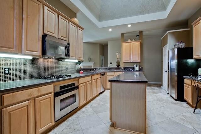 Building Photo - 6352 Rolling Hill Rd