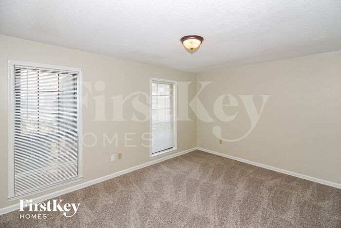 Building Photo - 4965 Gardenwood Dr