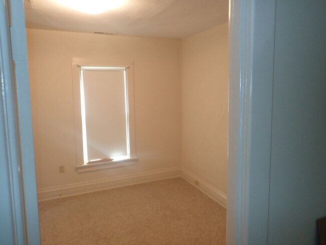 Building Photo - 710 W 26th St