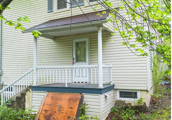 Building Photo - Large Newly Renovated 3 Bed/1 Bath Single ...