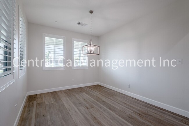 Building Photo - 4 bedroom/3 Bath Home with Solar in the Southwest - $3195 Per Month!