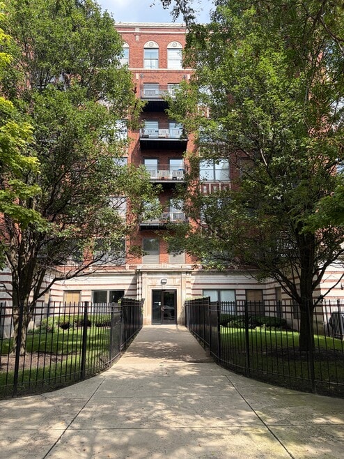 Building Photo - 4537 S Drexel Blvd
