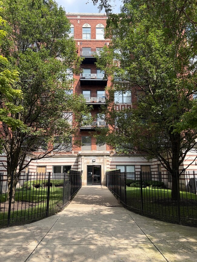 Building Photo - 4537 S Drexel Blvd