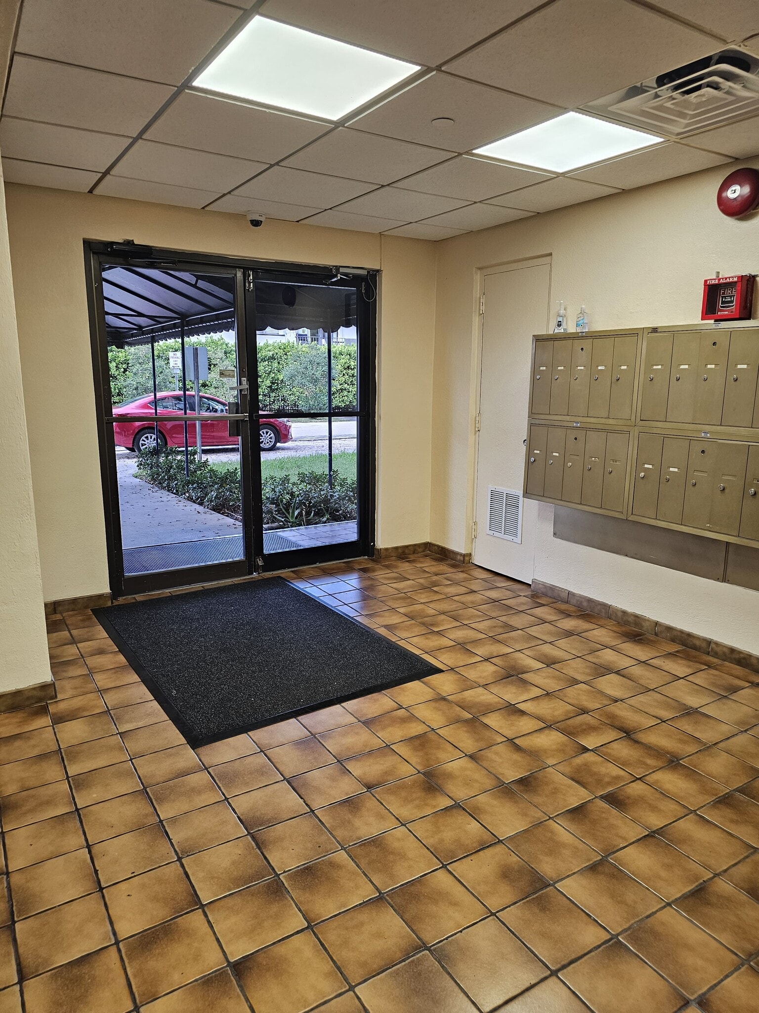 Building Photo - 8950 NE 8th Ave