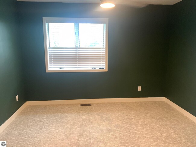 Building Photo - 1631 Eastpointe Dr