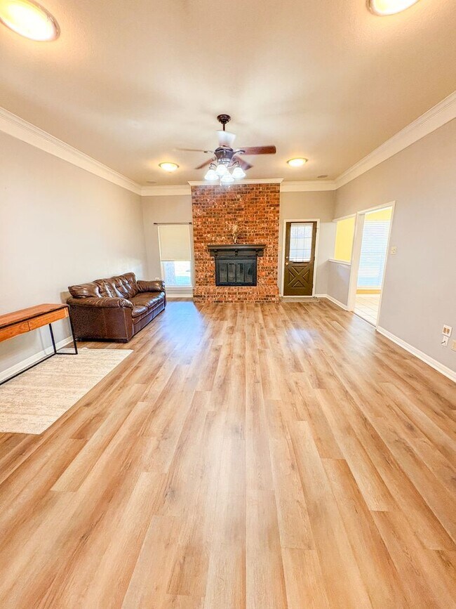 Building Photo - 1221 Walden St