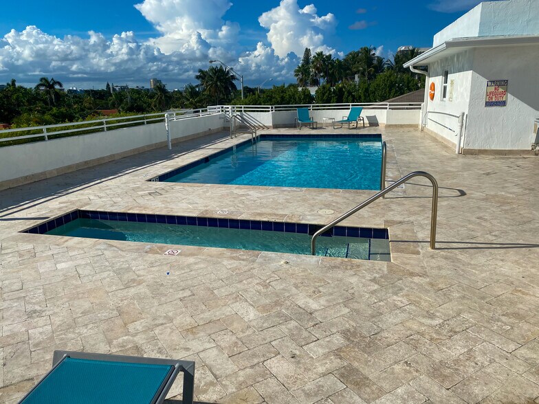 Building Photo - 9156 Collins Ave