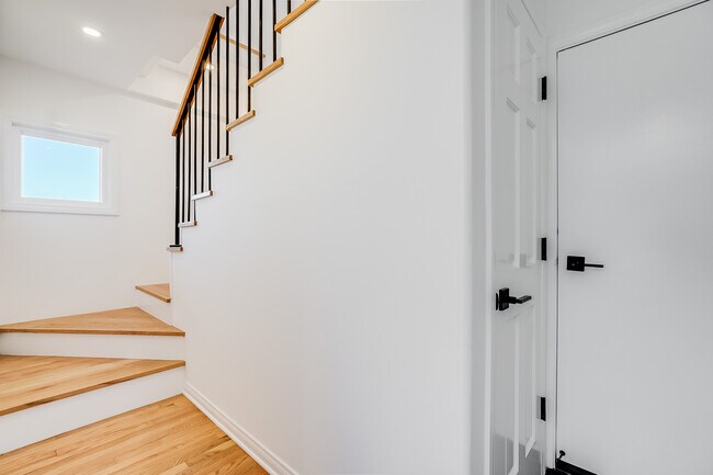 Building Photo - 15851 Mulholland Pl