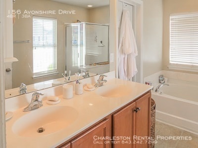 Building Photo - 156 Avonshire Dr