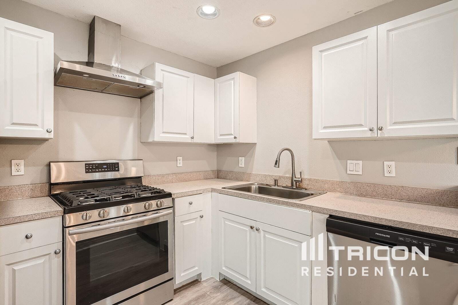 Building Photo - 1648 Harbor Oaks Dr
