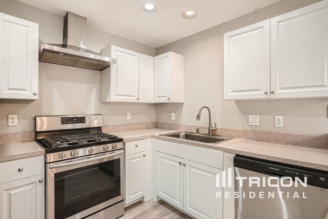 Building Photo - 1648 Harbor Oaks Dr