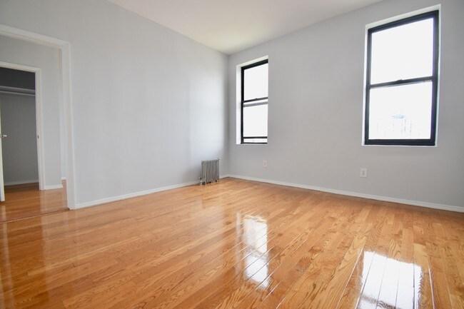 Building Photo - 560 W 180th St