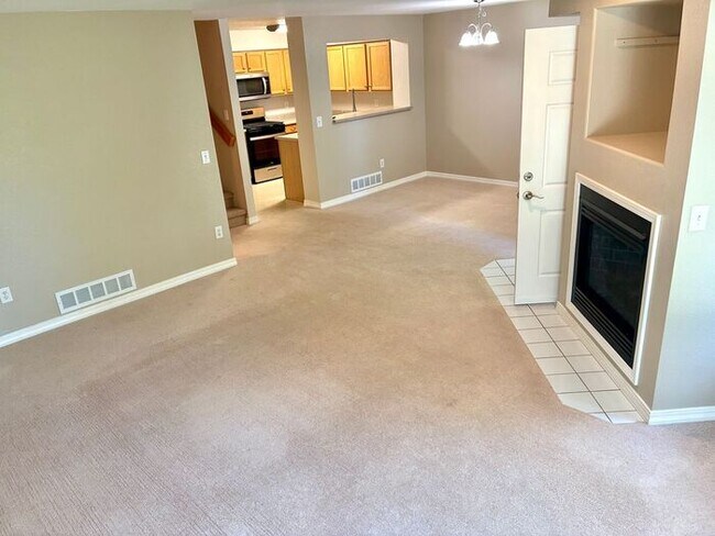 Building Photo - Beautiful and Spacious 3 Bed, 3.5 Bath Townhome in SE Fort Collins. Detached 1 Car Garage. Water/...