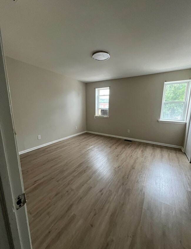 Building Photo - Renovated 3 Bedroom 3 Bathroom Single Fami...