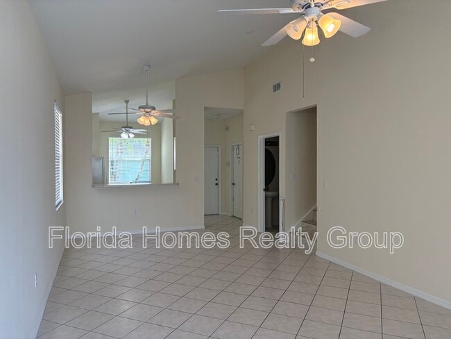 Building Photo - 3629 Pine Oak Cir