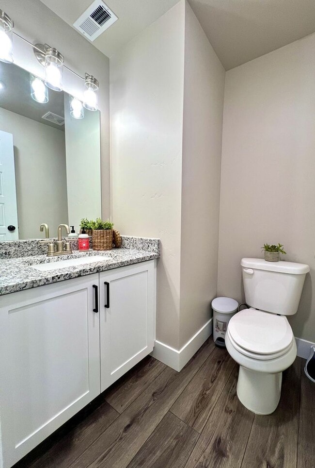 Building Photo - Peregrine Townhomes