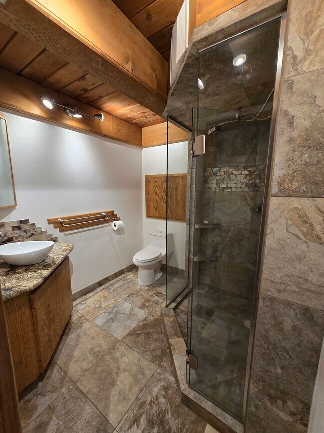 Building Photo - Live in Beautiful Tollgate and Minutes fro...