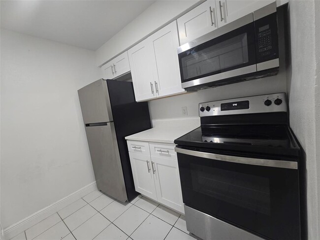 Building Photo - 9009 Tudor Dr