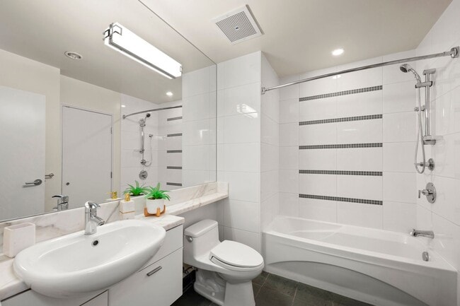 Building Photo - Stunning East Village 2 Bedroom at Alta! 2...