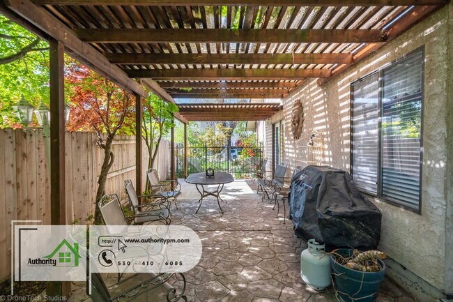 Building Photo - 2832 Howard Dr