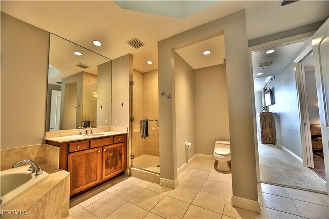 Building Photo - 2104 W First St